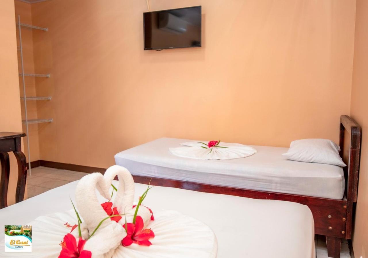 Hotel Y Cabinas El Coral Jaco Exterior photo