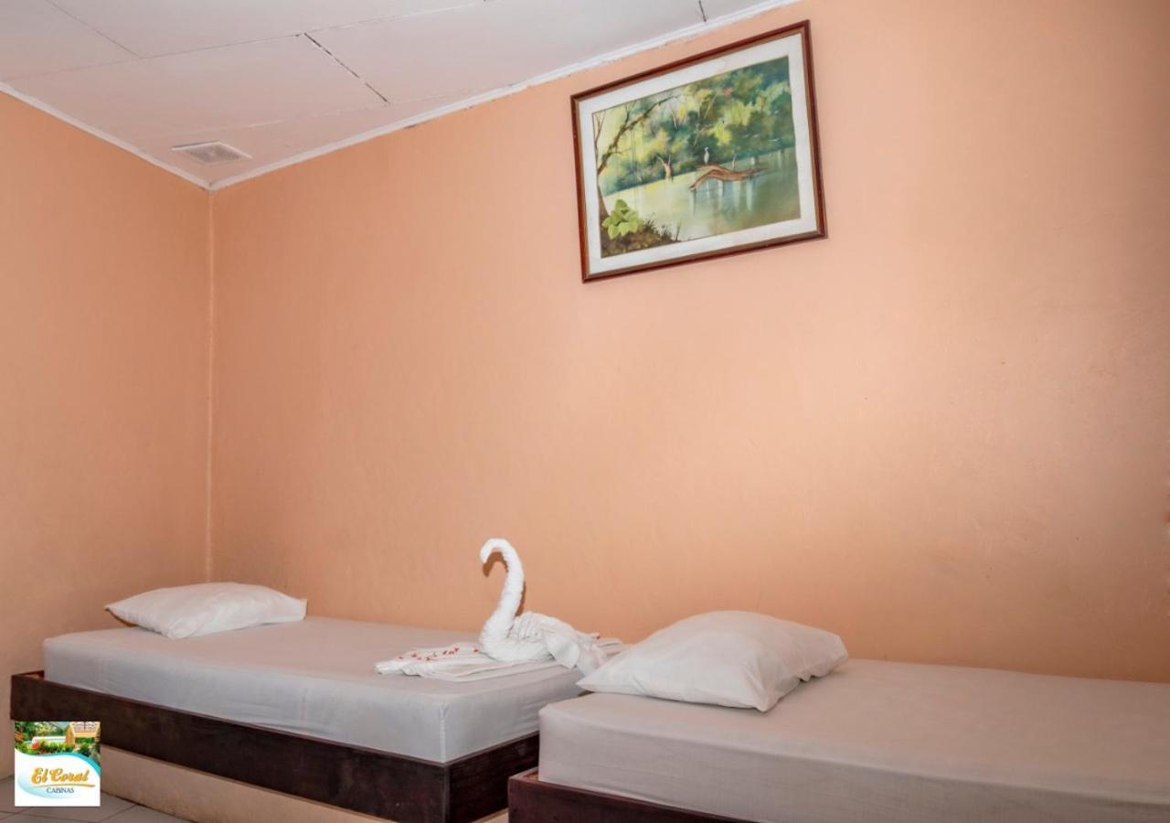 Hotel Y Cabinas El Coral Jaco Exterior photo